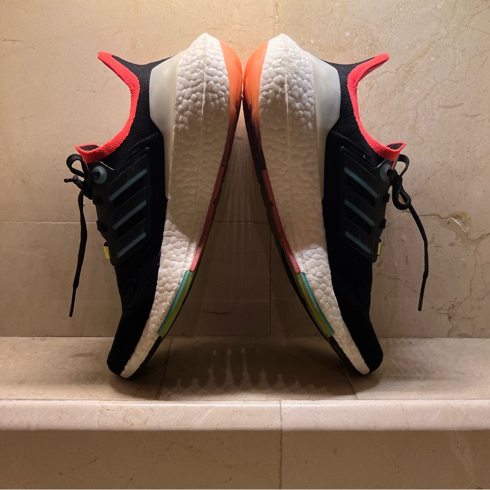 Adidas women’s size 8.5 Ultraboost 22W with box
